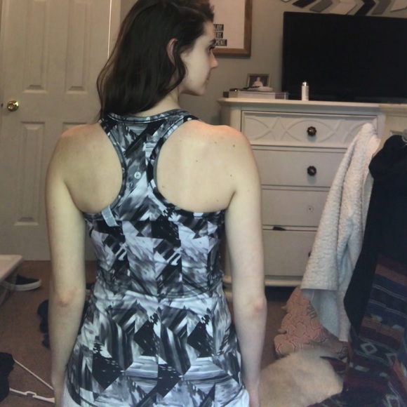 Small workout tank top - Picture 4 of 4